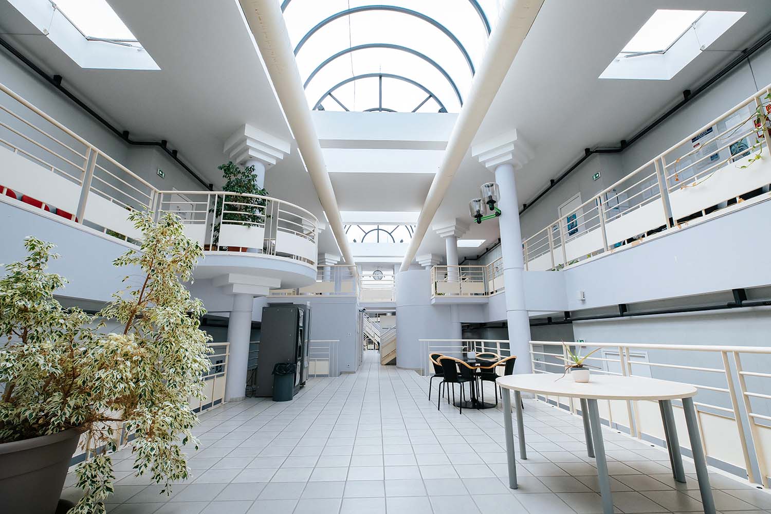 PHOTO DE L'INTÉRIEUR DE L'OFFICE NOTARIAL DE LUDOVIC VULLIERMET