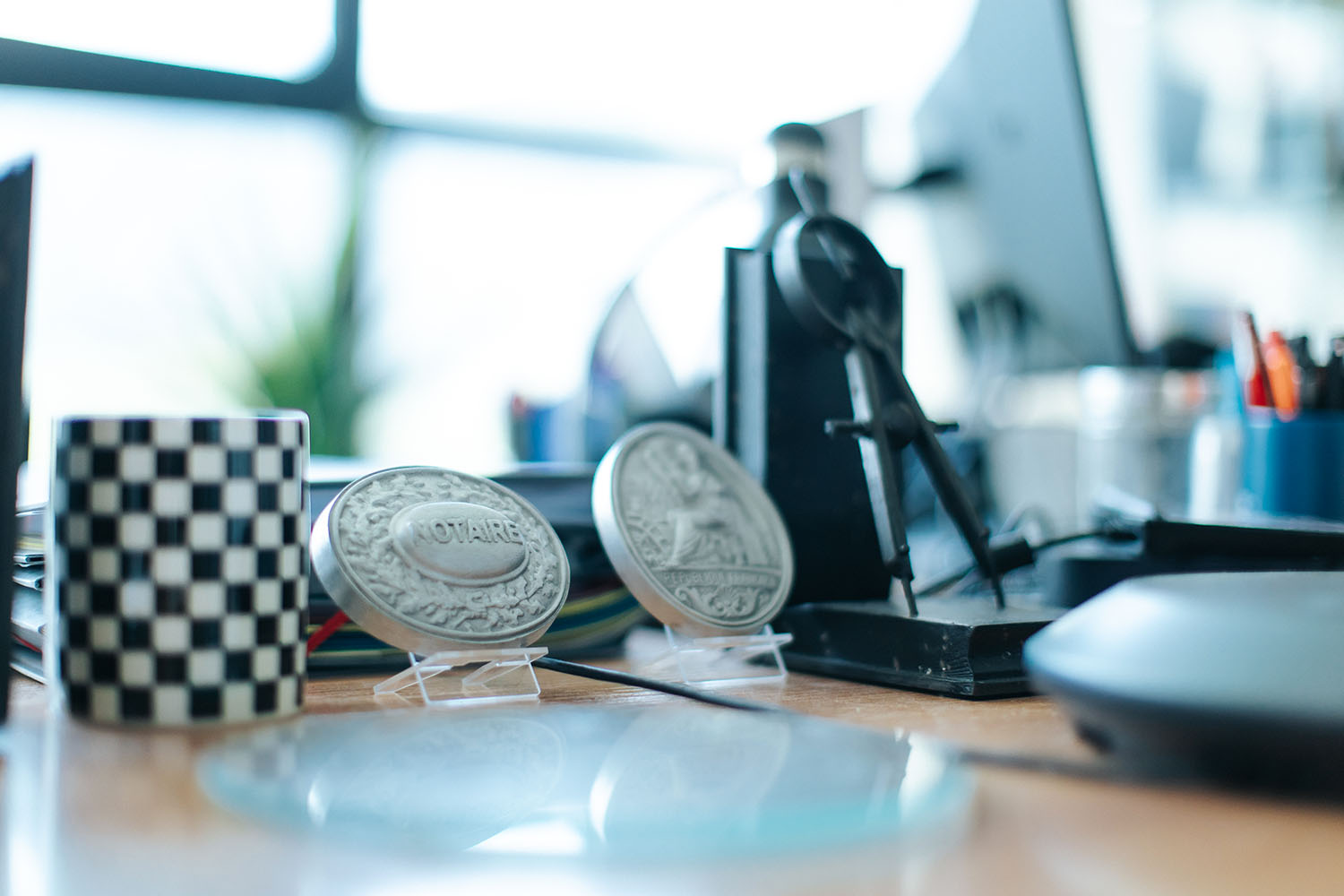 PHOTO D'OBJETS DU NOTAIRE LUDOVIC VULLIERMET