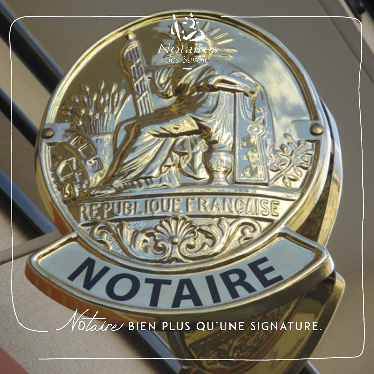 ENSEIGNE DORÉE DE L'OFFICE NOTARIAL D'AIX-LES-BAINS